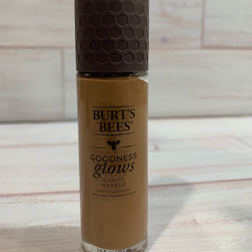 Burt's Bees Goodness Glows Liquid Makeup #1057 Rich Brown